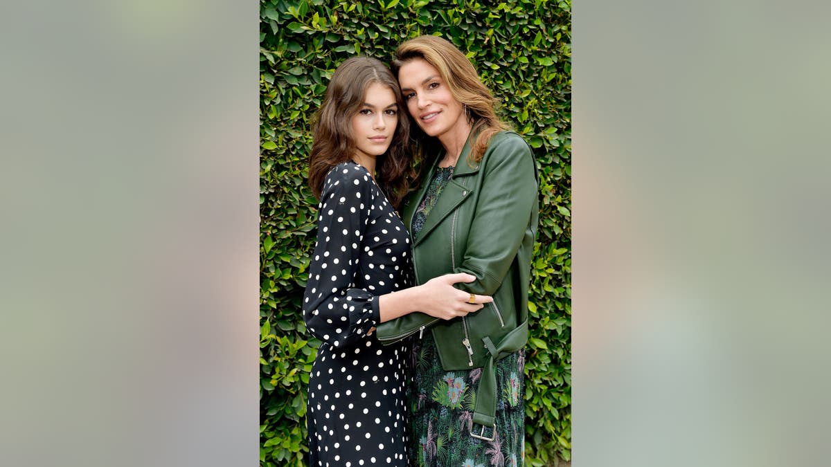 kaia gerber cindy crawford hugging