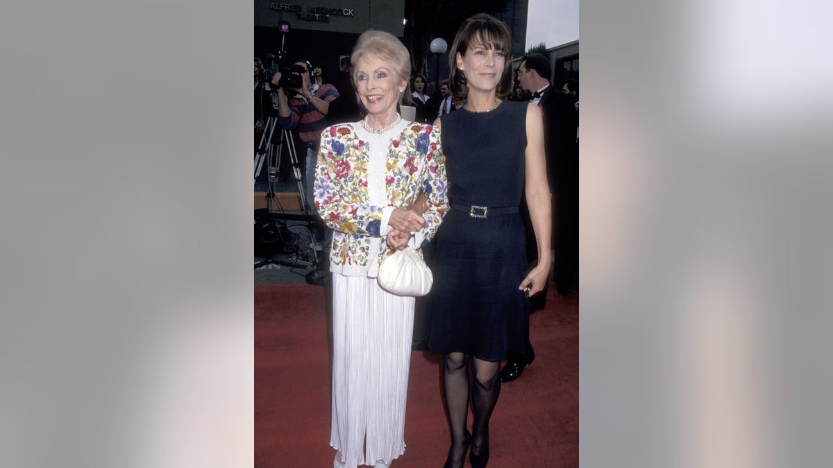 Jamie Lee Curtis, Janet Leigh red carpet SAG Awards