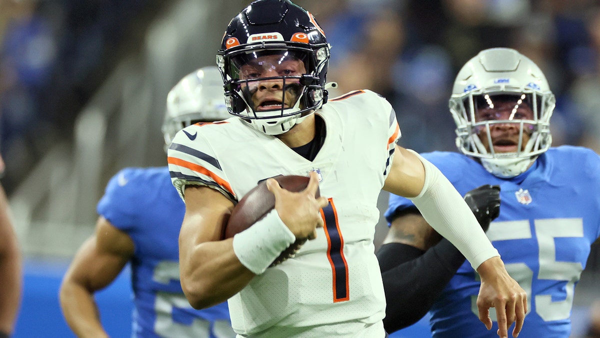 Justin Fields Lions'tan kaçıyor