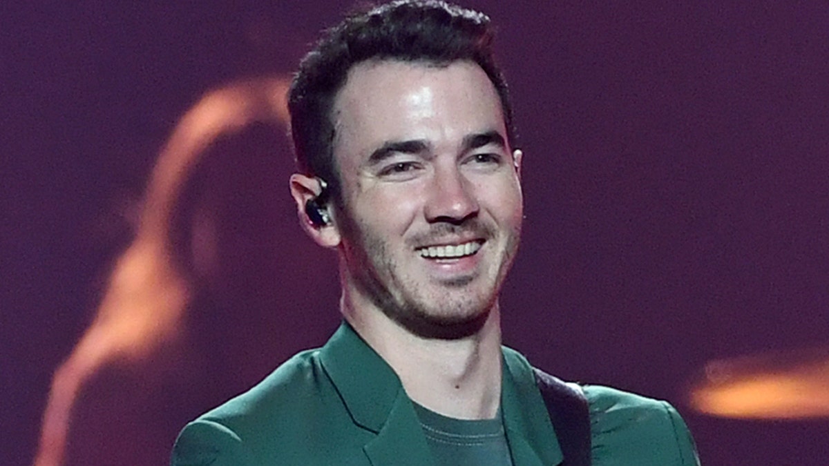 Kevin Jonas with the band in 2019