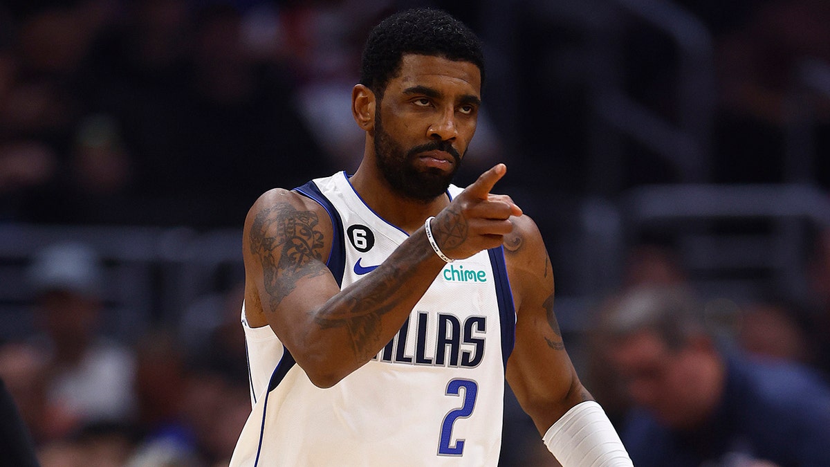 Kyrie Irving agrees to stay with Mavs, Doncic on a $126 million, 3-year  deal, AP source says – KGET 17