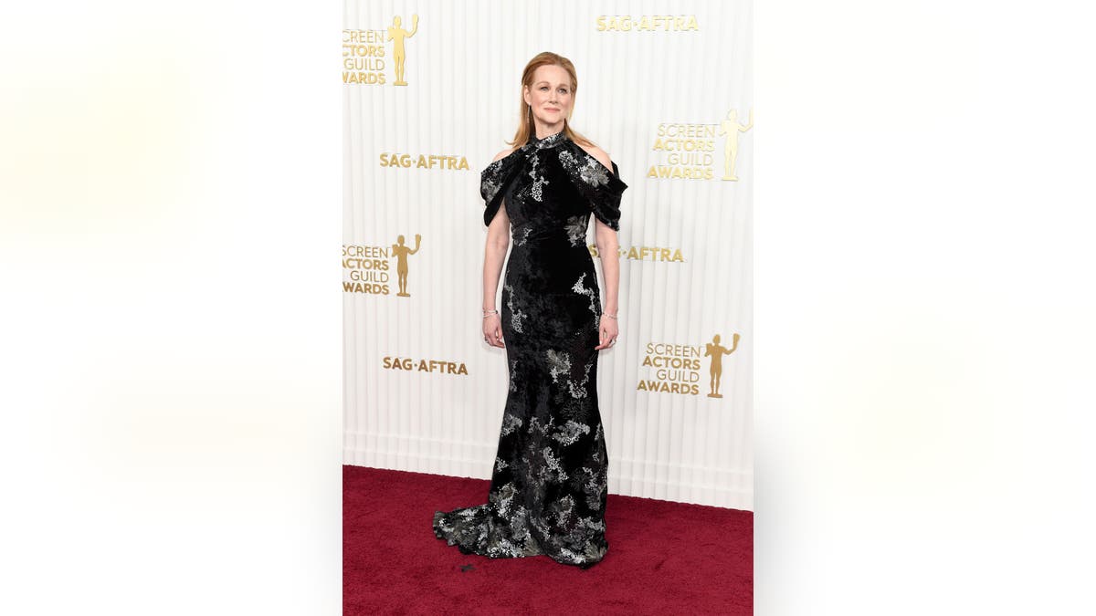 Ozark actress Laura Linney covers up at SAG Awards