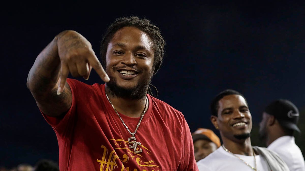 27 September 2009: Tennessee Titans #25 running back LenDale White  antagonizes the crowd. The New York Jets defeated the Tennessee Titans  24-17 at Giants Stadium in Rutherford, New Jersey. In honor of