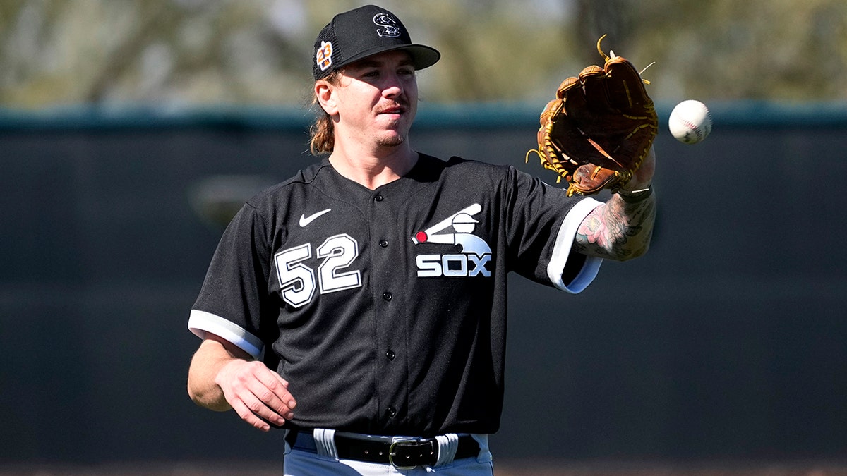 Mike Clevinger warms up