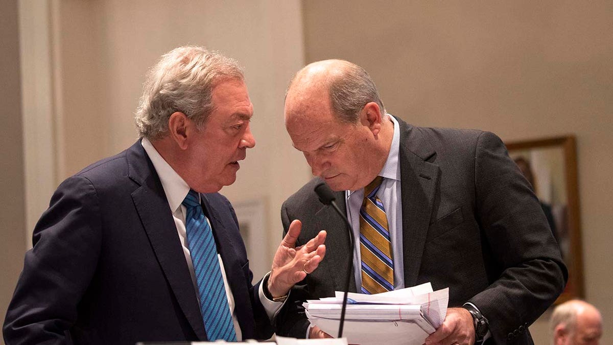 Dick Harpootlian and Jim Griffin talk during the Alex Murdaugh trial.