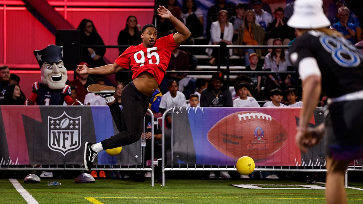 Myles Garrett plays Dodgeball