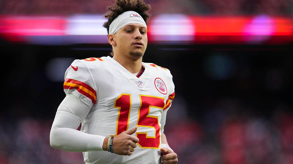 Patrick Mahomes jogs off the field