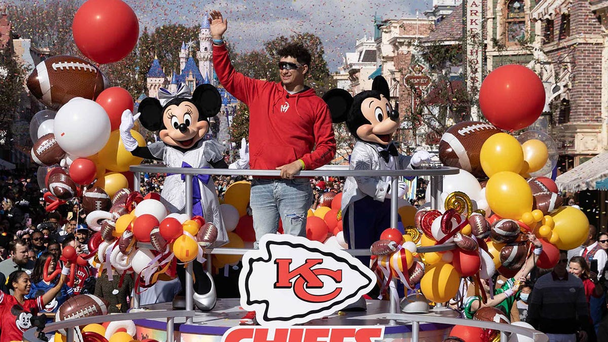 Patrick Mahomes spends quality family time at Disneyland a day