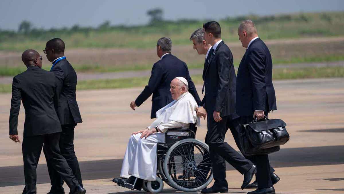 Pope Francis leaves for South Sudan