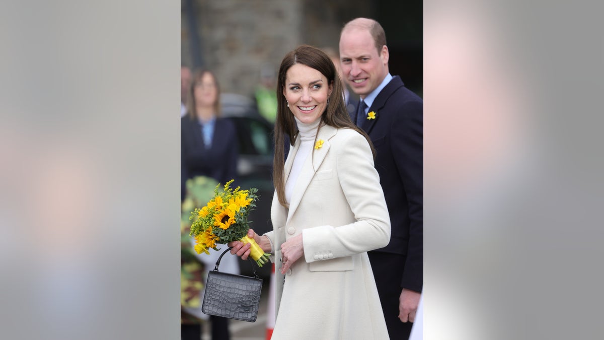 Príncipe William Kate Middleton visita o sul de Gales