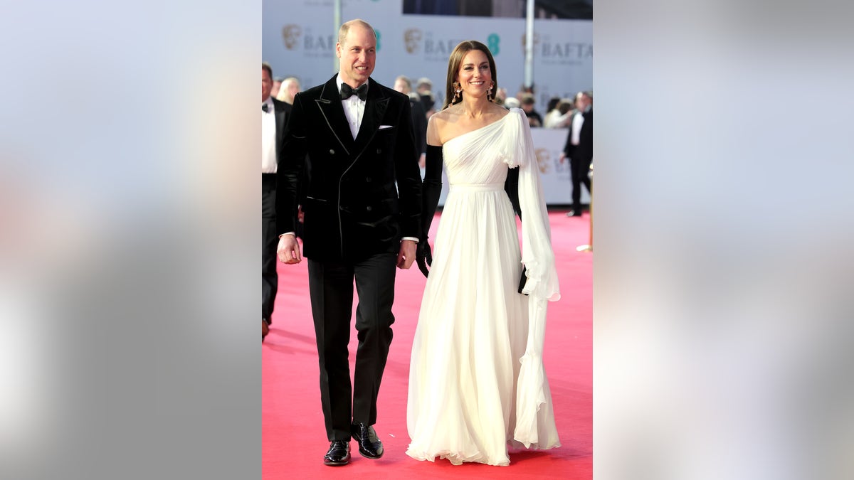 Prince William and Kate Middleton walk red carpet at BAFTAs