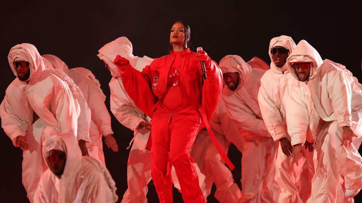 Rihanna dances at Super Bowl