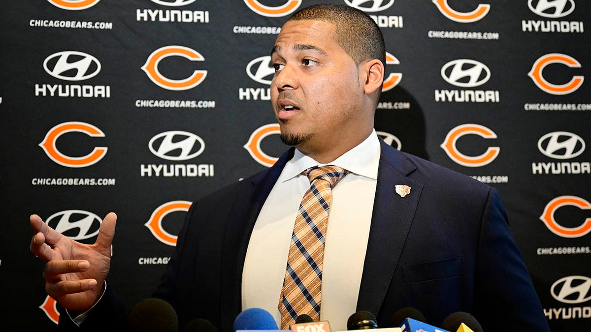 Bears GM makes it clear Justin Fields isn't a 'finger-pointer,' says team  isn't 'panicking' amid rough start