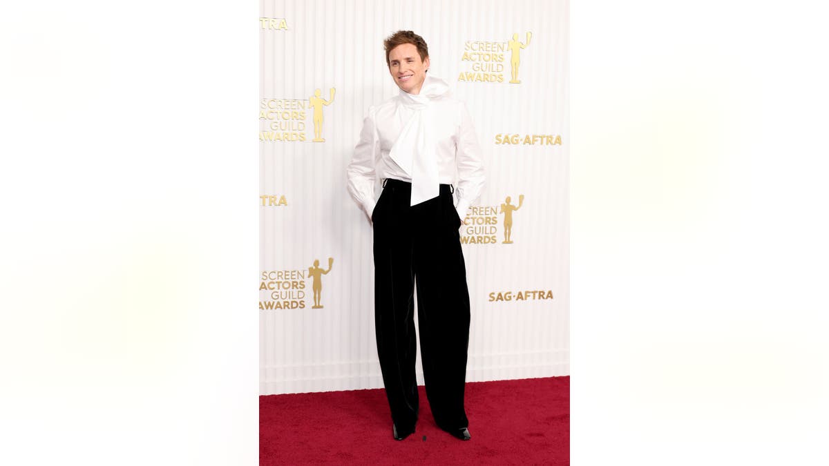 Eddie Redmayne white shirt black trousers SAG Awards