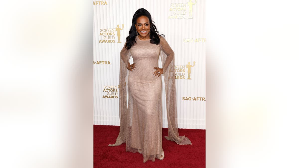 Sheryl Lee Ralph poses on red carpet at SAG Awards