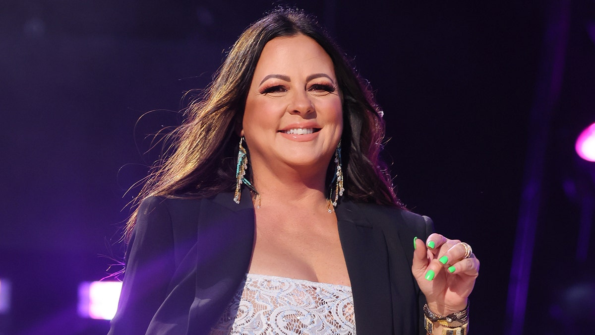 Sara Evans on stage