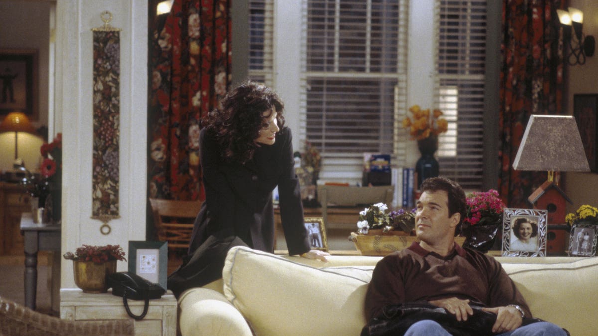 Puddy and Elaine argue on the couch in Seinfeld