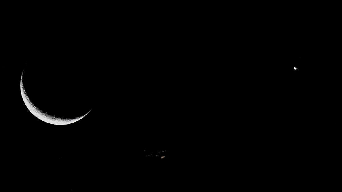 An airplane, the moon and Venus