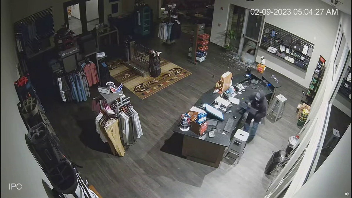 burglars in golf course store