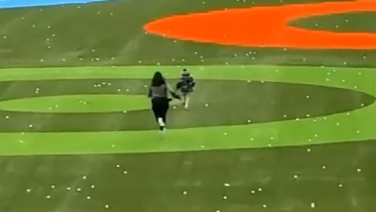 Topgolf worker chases toddler on driving range