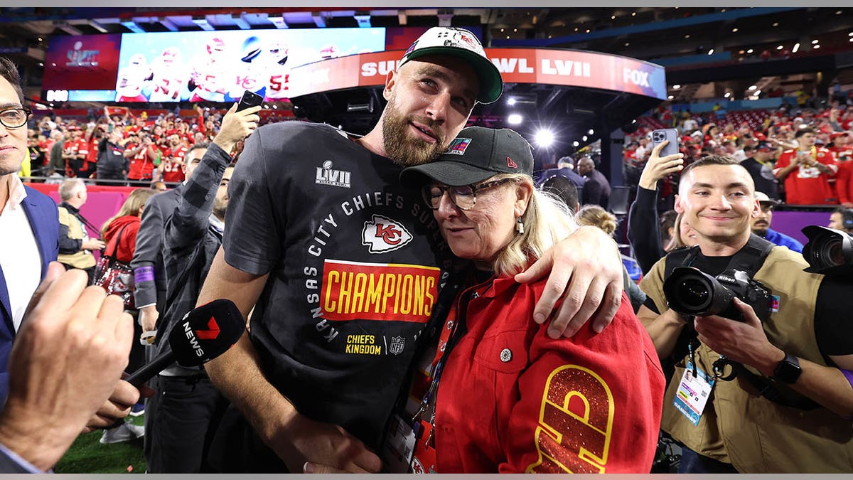 Travis Kelce hugs mother, Donna