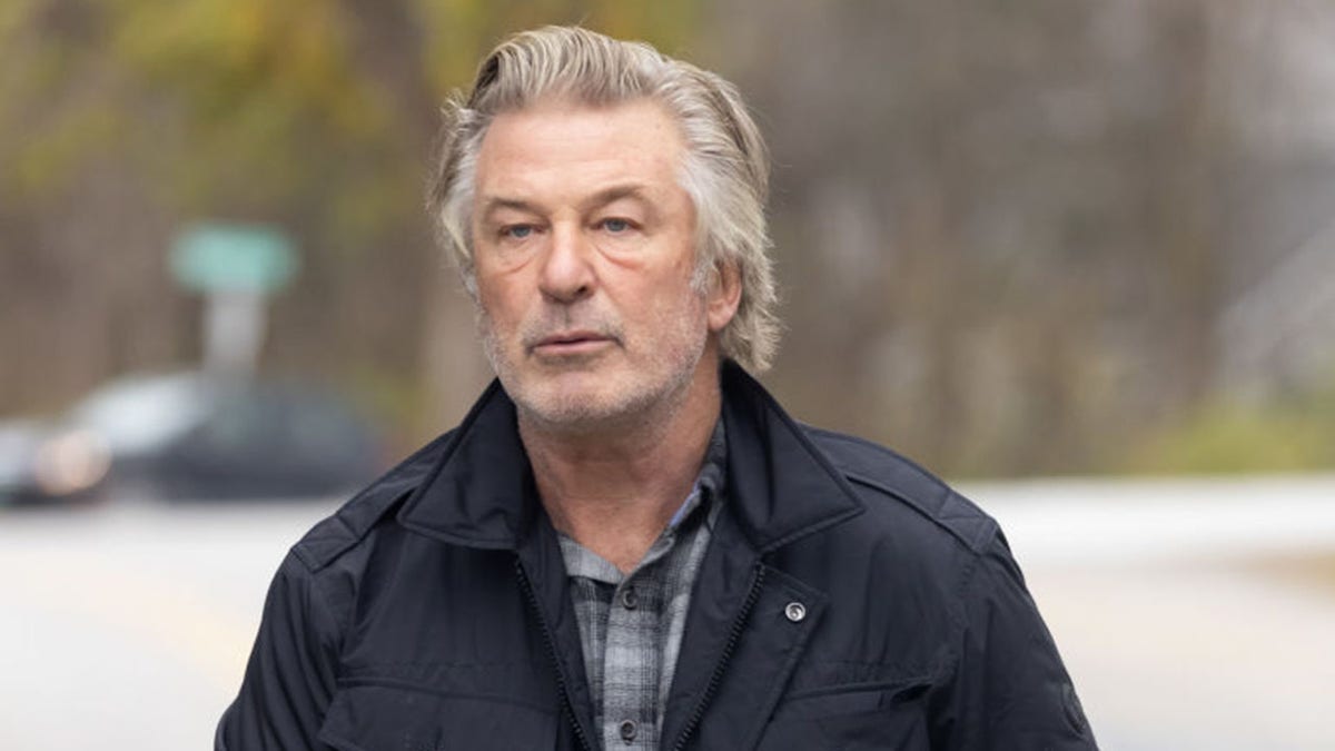 alec baldwin outside