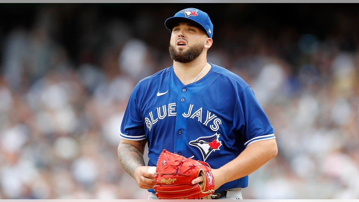 Alek Manoah deep breath on mound