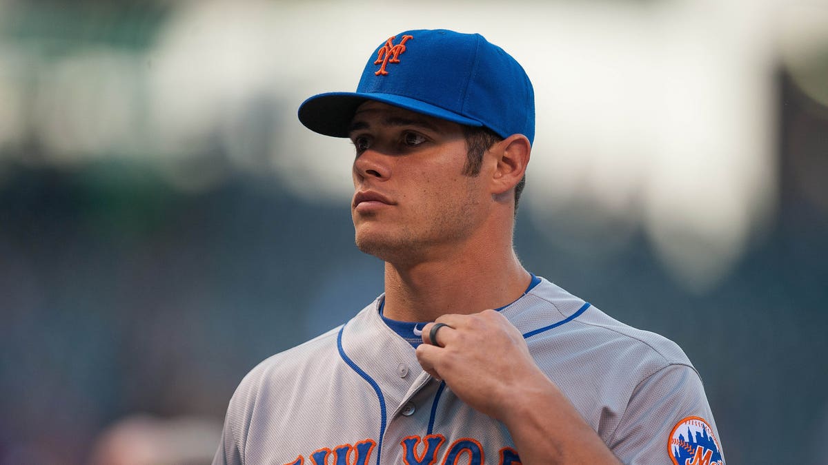 Anthony Recker fixes jersey
