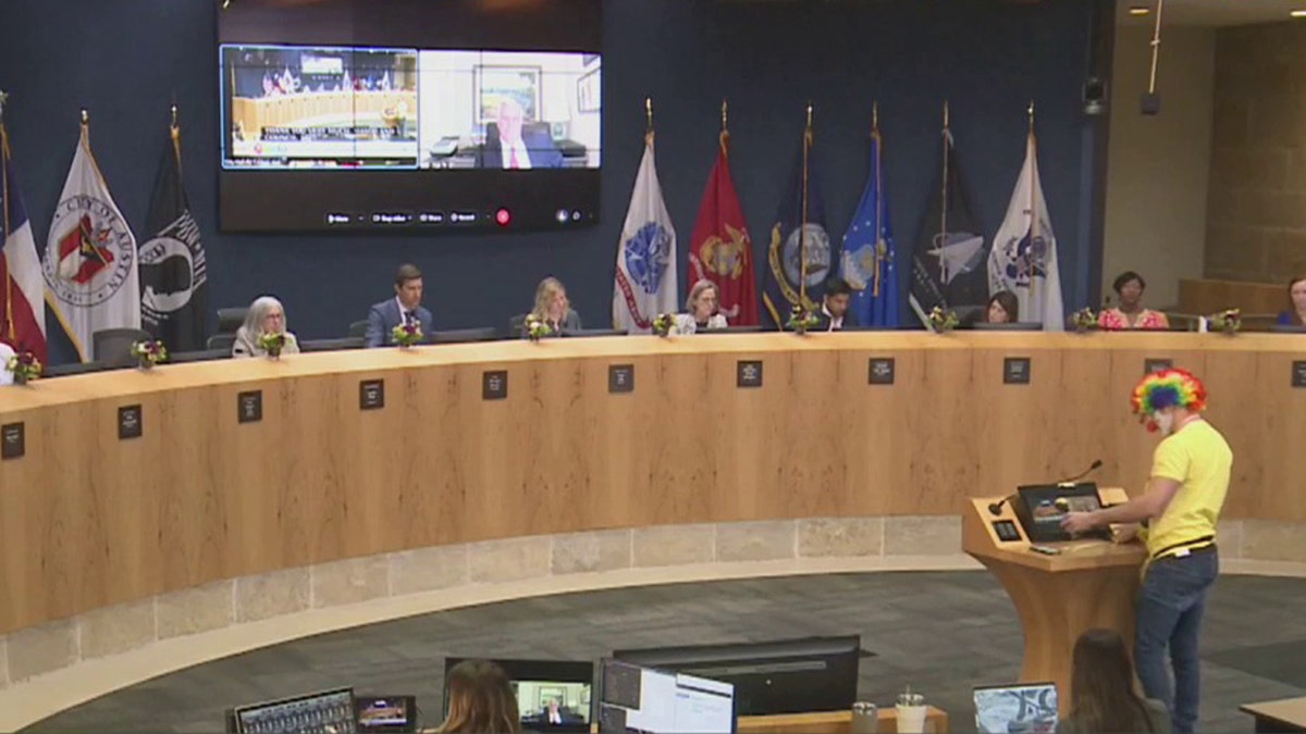 Alex Strenger addresses Austin City Council