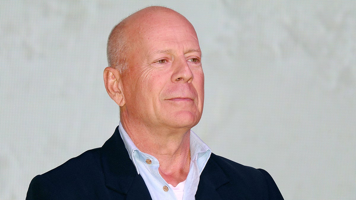 Bruce Willis asiste a un acto