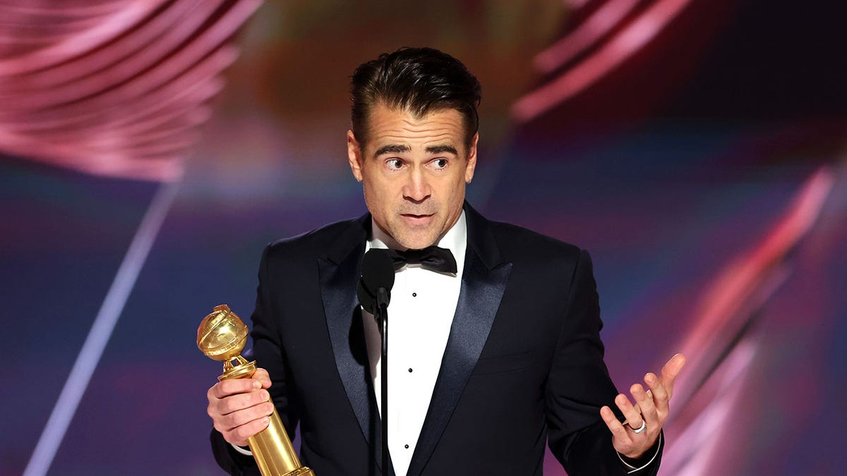 Colin Farrell aceptando el Globo de Oro al mejor actor