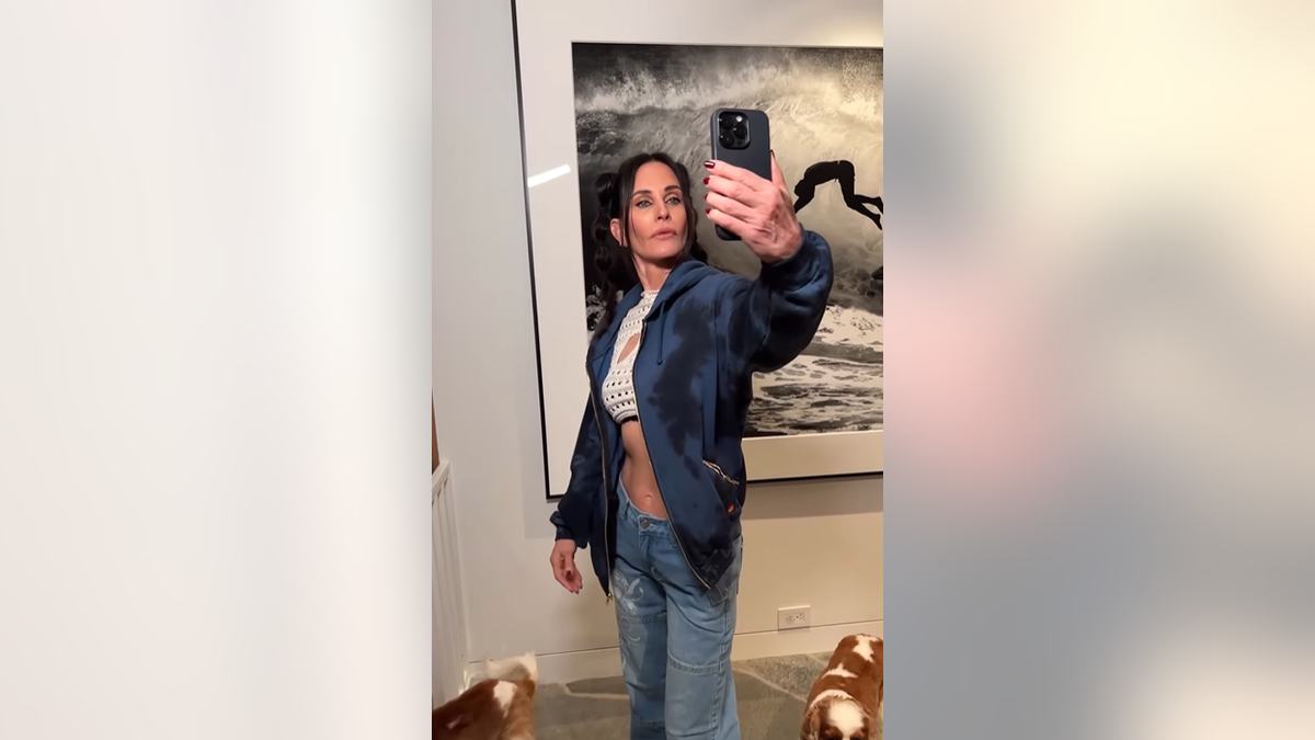 Courteney Cox dresses up as a typical Gen Z girl and takes a selfie.