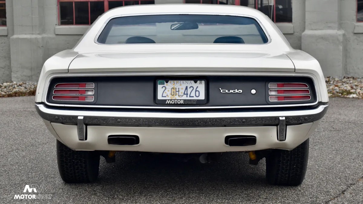 hemi cuda rear