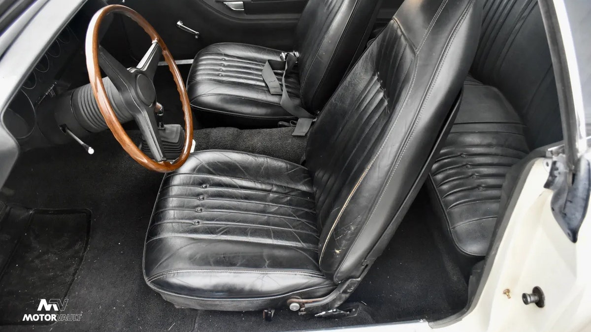 hemi cuda seats