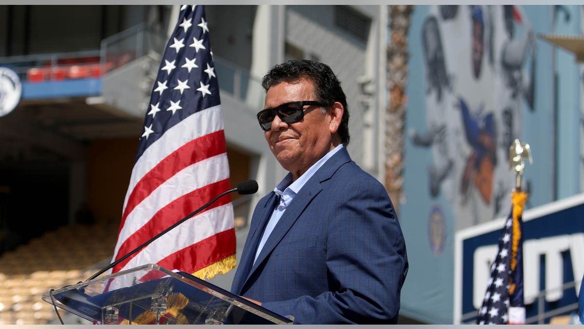 Fernando Valenzuela at podium