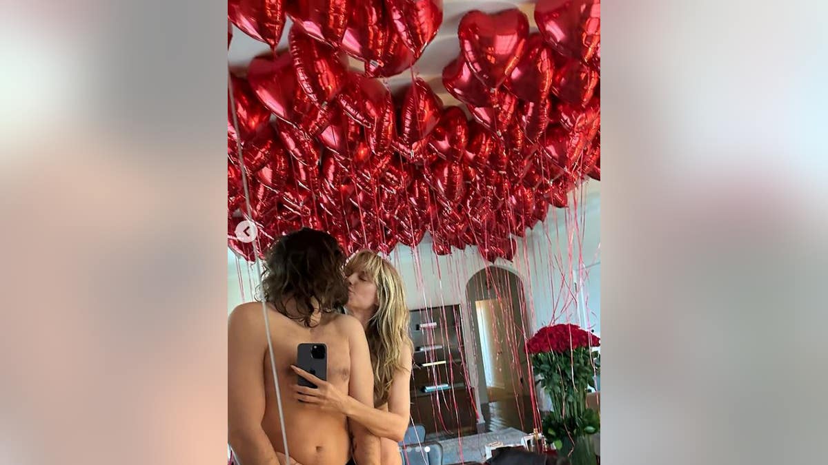 Heidi Klum kissing husband Tom Kaulitz