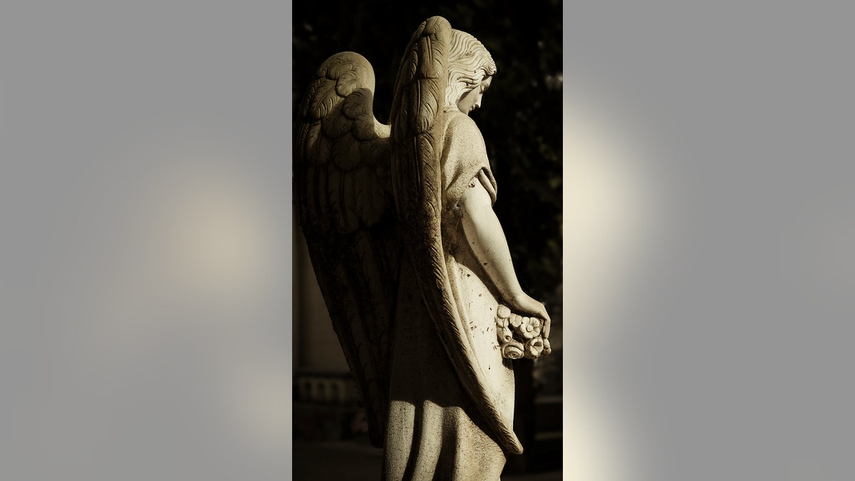 angel statue