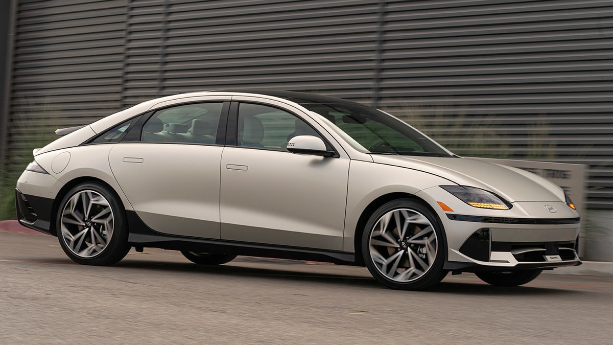 ioniq 6 side