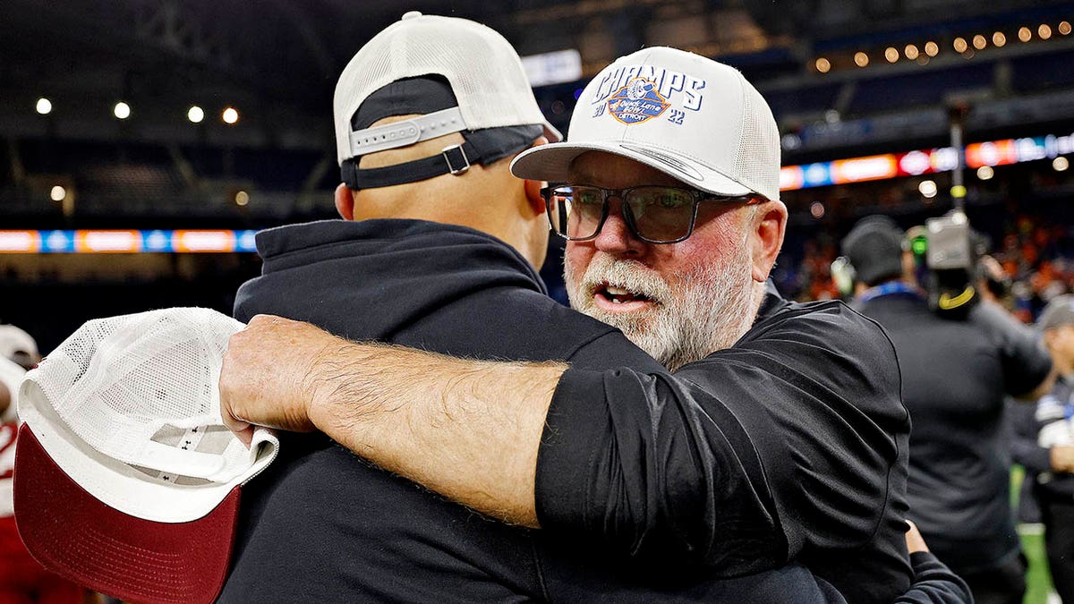 Jerry Kill hugging coach