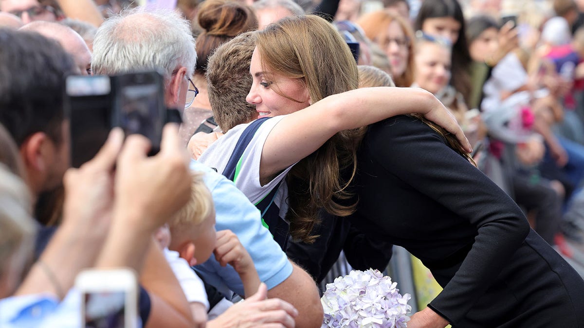Kate Middleton hugging a mourner of Queen Elizabeth II