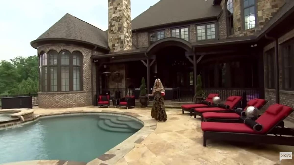 Kim Zolciak shows off her pool's home
