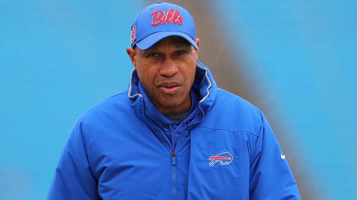 Bills defensive coordinator Leslie Frazier taking year off from