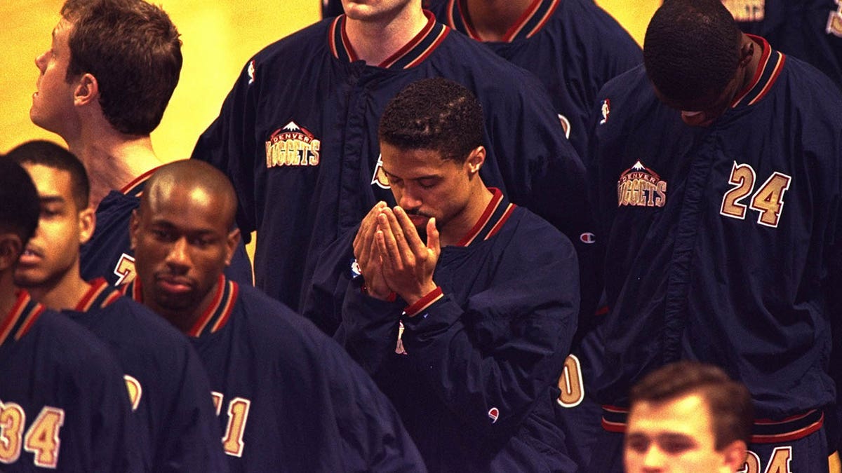 Mahmoud Abdul Rauf praying