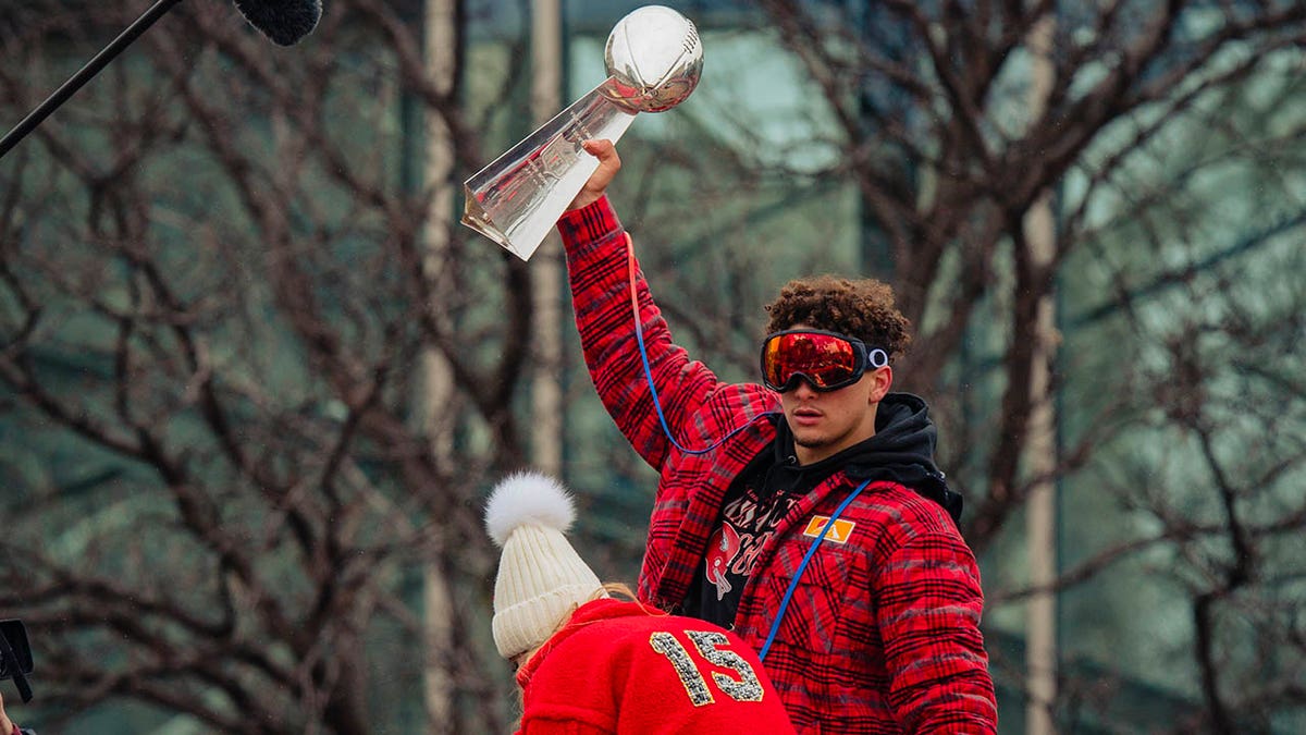 Patrick Mahomes with lombardi trophy