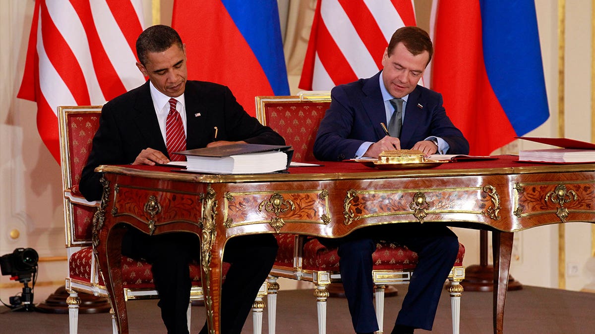 Obama and Medvedev sign New Start Treaty