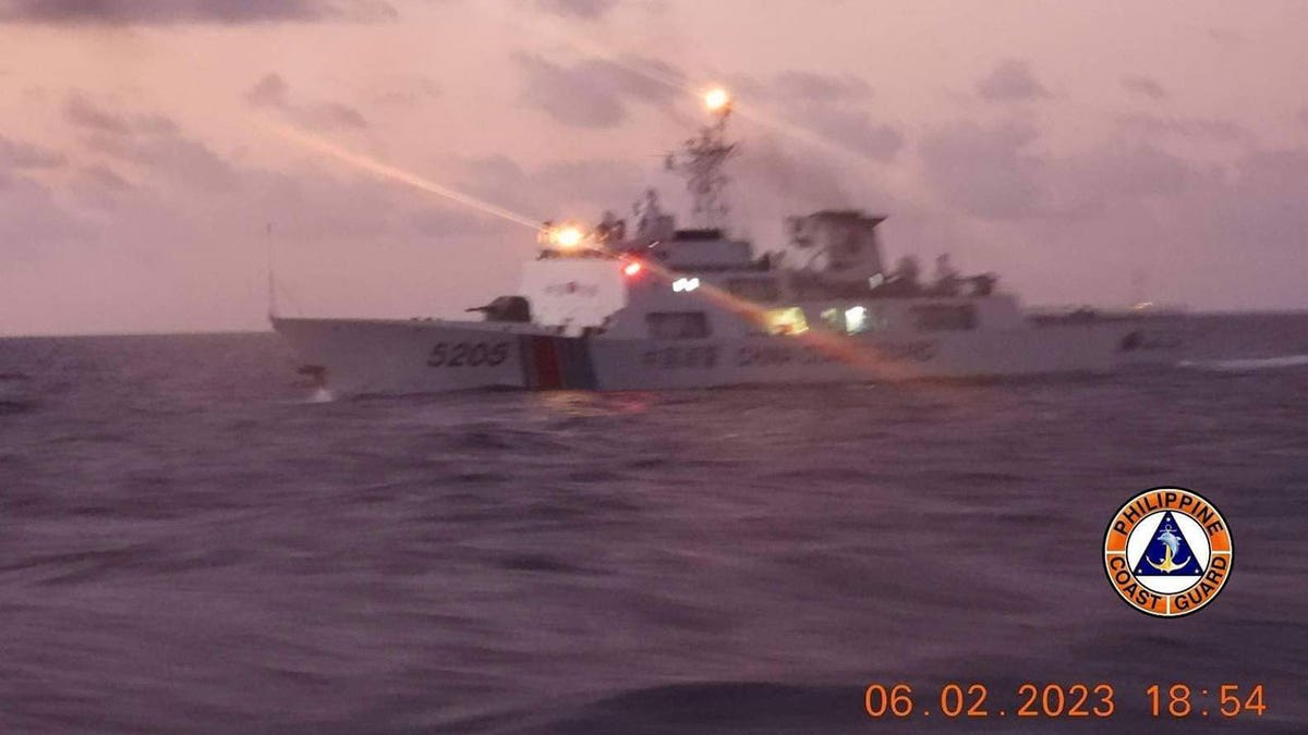 China coast guard blocks Philippines vessel
