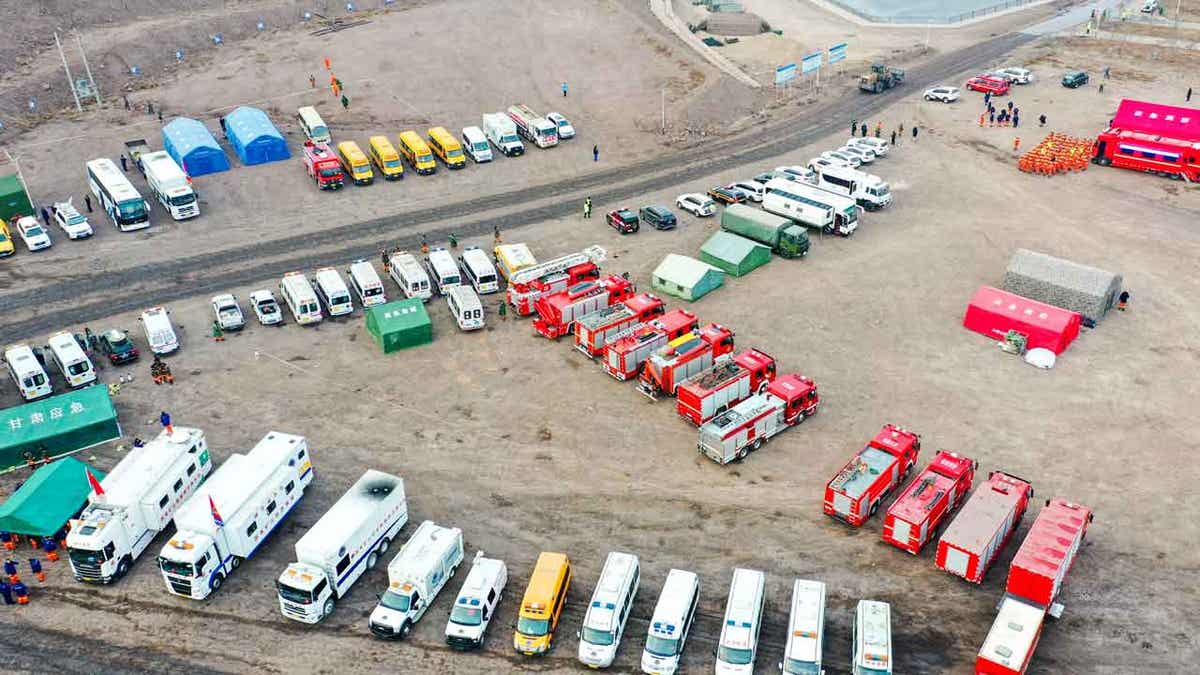 Rescue crew from Chinese pit mine collapse