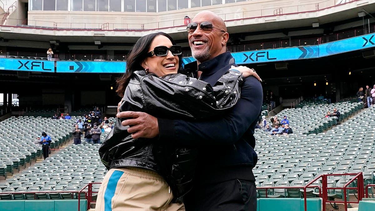 XFL owner Dwayne 'The Rock' Johnson gives motivation pregame speech before  league kicks off