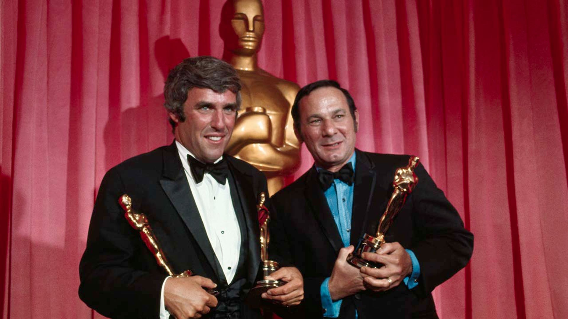 Burt Bacharach and Hal David posing with their Oscars