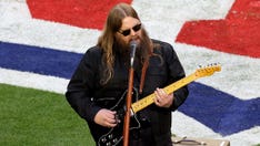 Chris Stapleton's surprising reaction to Eagles coach tearing up during Super Bowl national anthem